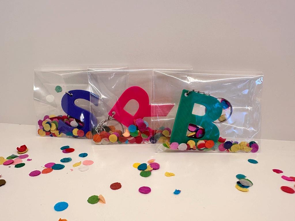 Gepersonaliseerde letter (Sleutel) hanger - Op maat gemaakt met jouw letter - Leuk als cadeau of traktatie op school 3